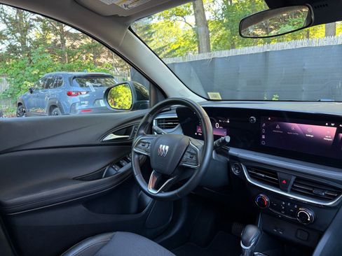 Used 2025 Buick Encore GX Preferred FWD image 33