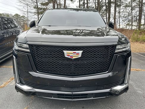 Used 2023 Cadillac Escalade ESV Premium Luxury image 2