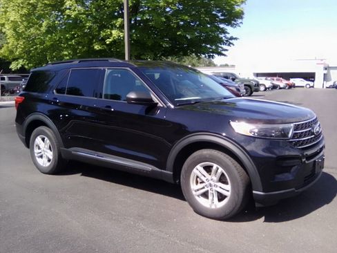 Used 2022 Ford Explorer XLT AWD/4WD image 1