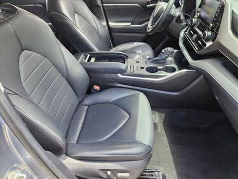 Used 2020 Toyota Highlander XLE FWD image 20