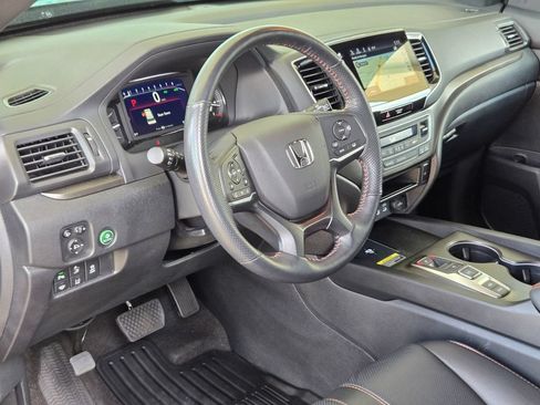 Used 2025 Honda Passport TrailSport image 10