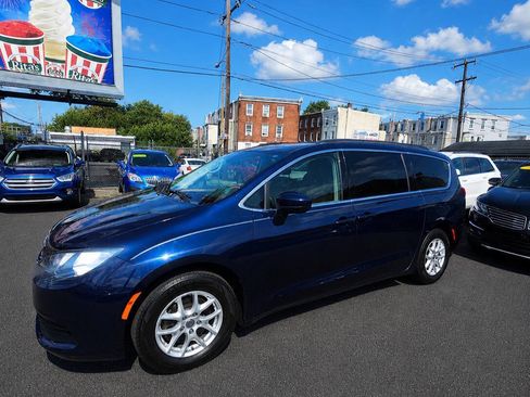 Used 2020 Chrysler Voyager Lxi FWD image 3