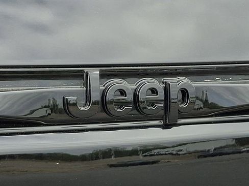 Used 2025 Jeep Grand Cherokee Summit w/ Obsidian Package AWD/4WD image 30