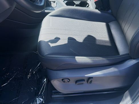 Certified 2023 Volkswagen Tiguan SE R-Line FWD image 17