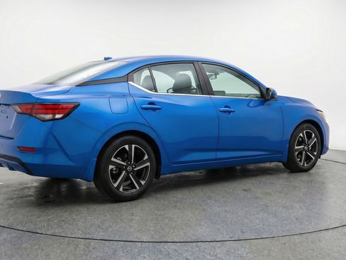 Used 2025 Nissan Sentra SV FWD image 9
