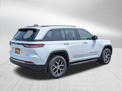 Used 2023 Jeep Grand Cherokee Limited w/ Luxury Tech Group II AWD/4WD image 7