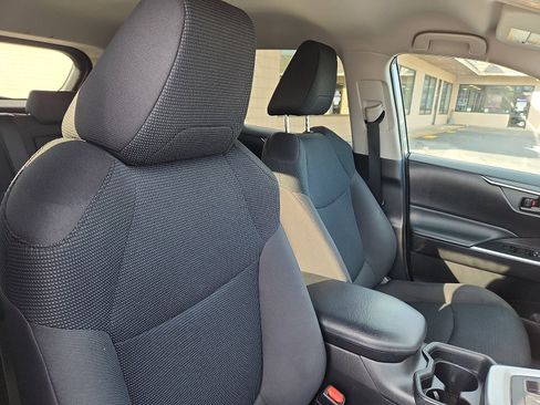 Used 2020 Toyota RAV4 LE image 32