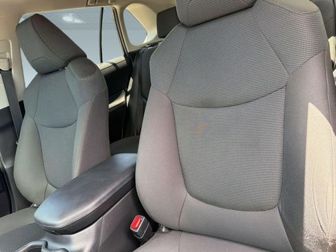 Used 2022 Toyota RAV4 LE FWD image 24