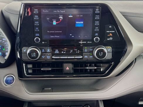 Used 2020 Toyota Highlander XLE image 33