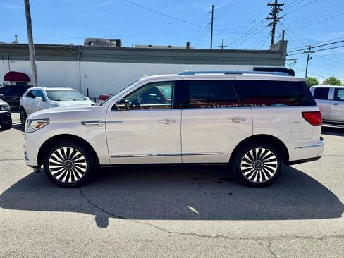 Used 2019 Lincoln Navigator Reserve image 7