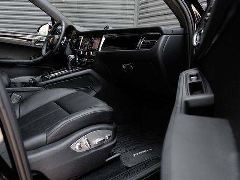 Certified 2026 Porsche Macan AWD/4WD image 38