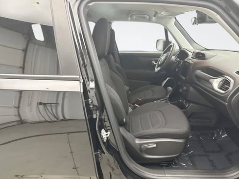 Used 2021 Jeep Renegade Latitude w/ Luxury Group I image 17