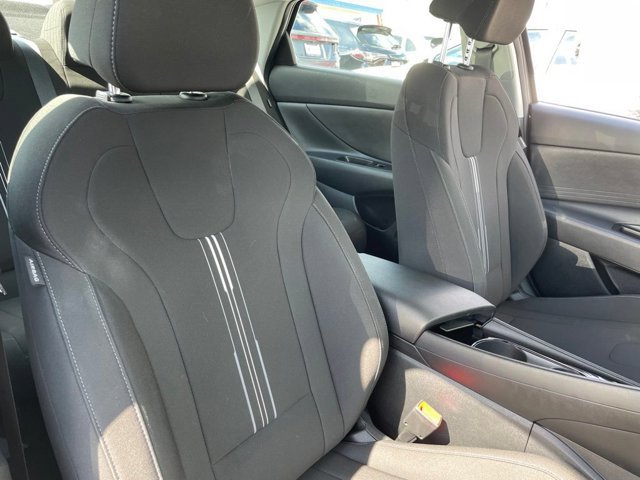 Used 2025 Hyundai Elantra Hybrid FWD image 9