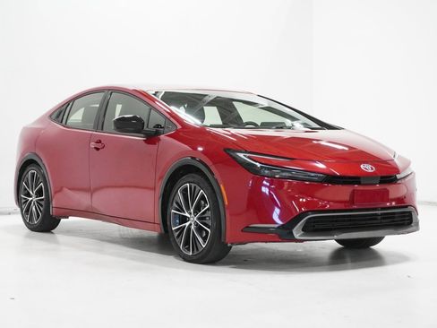 Used 2024 Toyota Prius XLE image 4