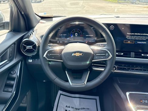 New 2026 Chevrolet Equinox LT w/ Convenience Package II AWD/4WD image 16