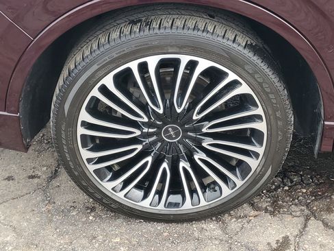 Used 2023 Lincoln Aviator Black Label w/ Dynamic Handling Package image 7