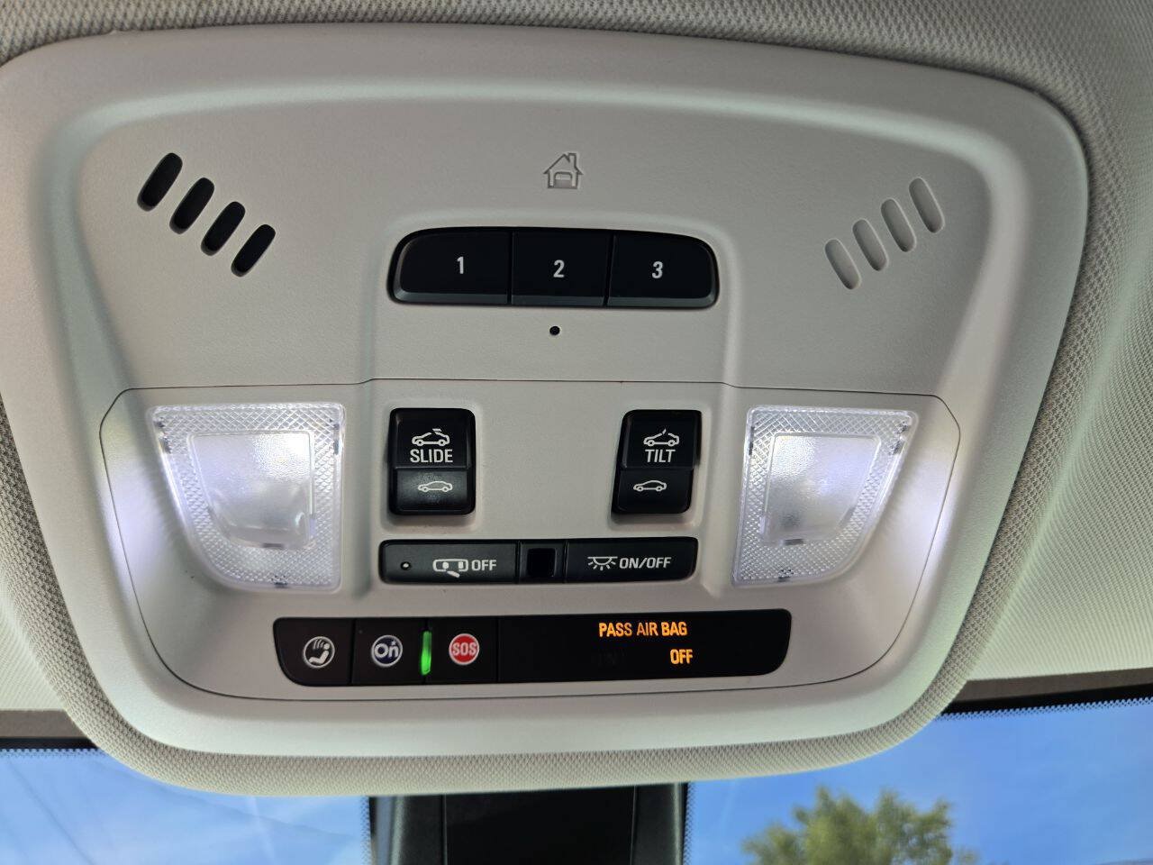 Used 2019 Chevrolet Traverse LT w/ LT Premium Package FWD image 32