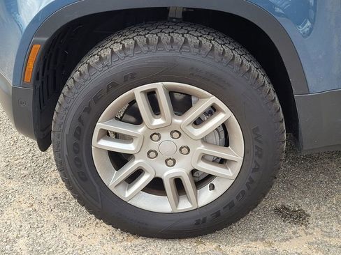 Used 2025 Land Rover Defender 90 S image 11