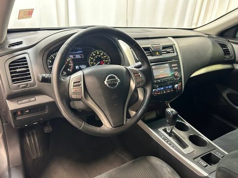 Used 2015 Nissan Altima 2.5 SV FWD image 2