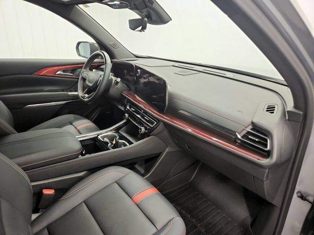 Used 2025 Chevrolet Traverse RS FWD image 31