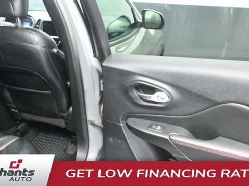 Used 2022 Jeep Cherokee Trailhawk w/ Premium Leather Package AWD/4WD image 10