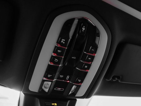 Certified 2026 Porsche Macan AWD/4WD image 40