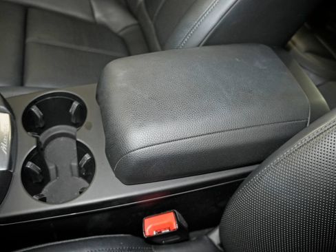 Certified 2023 Porsche Macan AWD/4WD image 34