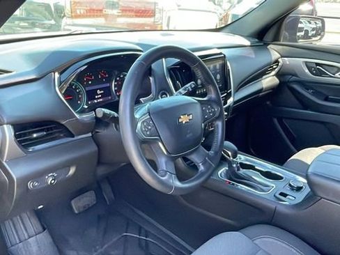Used 2022 Chevrolet Traverse LT FWD image 10