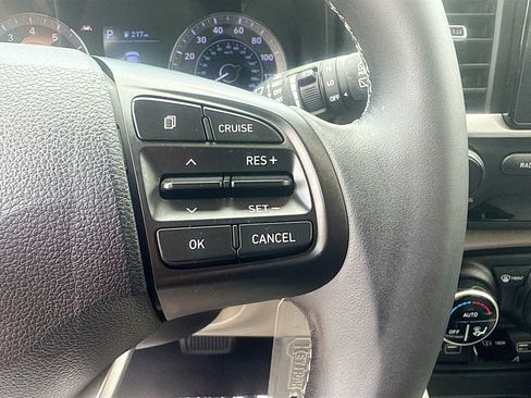 Used 2022 Hyundai Venue SEL FWD image 36