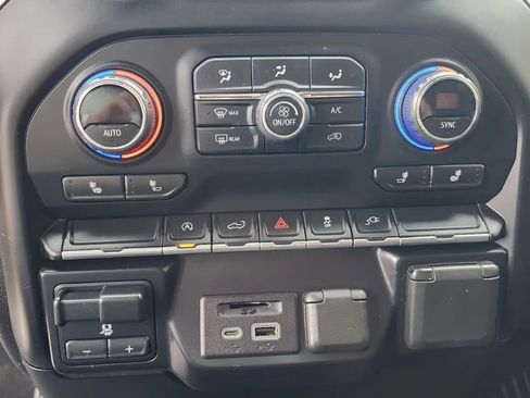 Used 2022 Chevrolet Silverado 1500 LT w/ Convenience Package II image 17