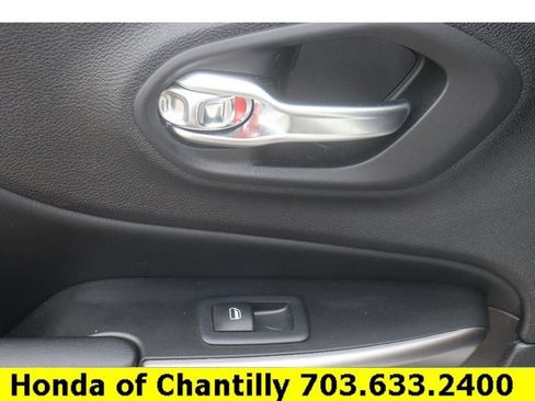 Used 2022 Jeep Cherokee Limited image 22