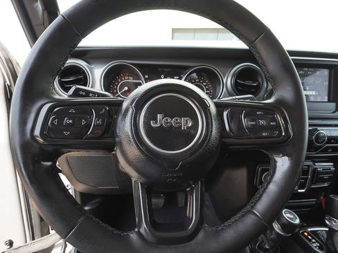 Used 2023 Jeep Gladiator Sport AWD/4WD image 16