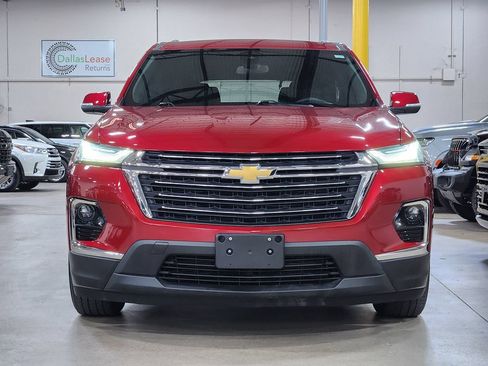 Used 2023 Chevrolet Traverse LT FWD image 2