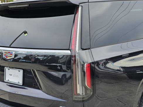 Certified 2023 Cadillac Escalade ESV Premium Luxury image 10