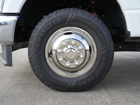 Used 2025 Ford F350 XLT AWD/4WD image 27