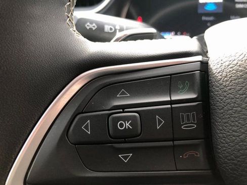 Used 2024 Jeep Grand Cherokee L Laredo image 4