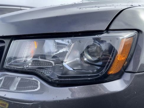 Used 2020 Jeep Grand Cherokee Altitude image 18