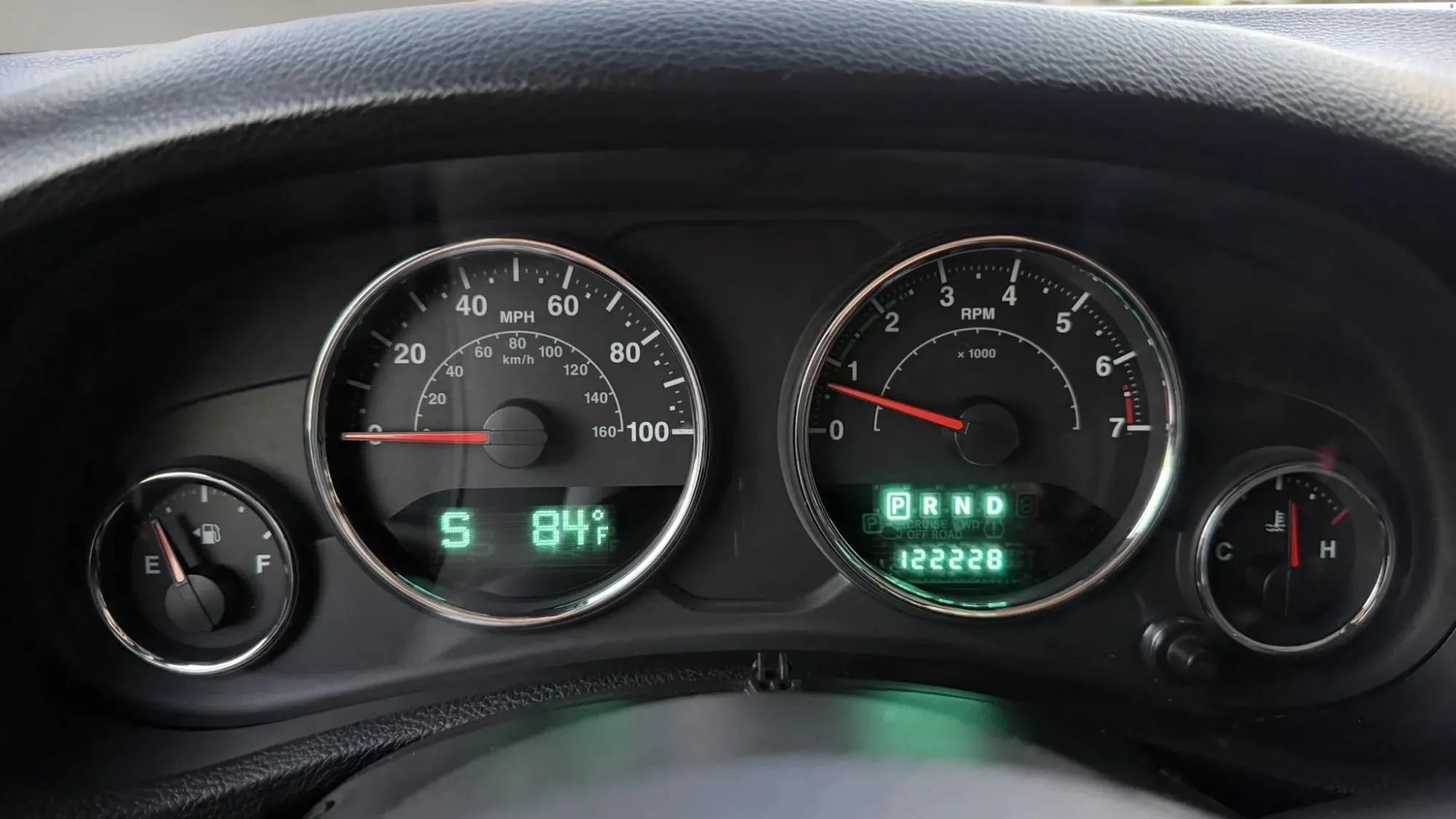 Used 2013 Jeep Wrangler Unlimited Sahara w/ Connectivity Group AWD/4WD image 20