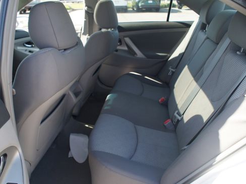 Used 2010 Toyota Camry SE image 10