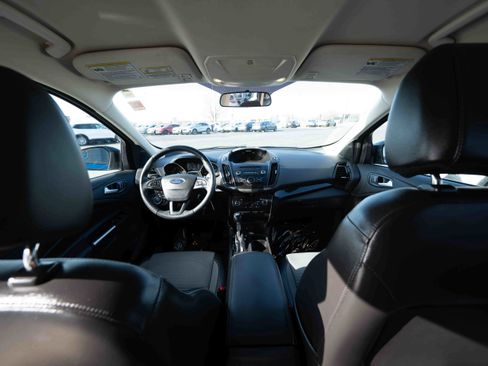 Used 2017 Ford Escape SE w/ SE Sport Appearance Package image 19