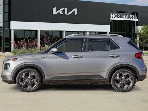 Used 2022 Hyundai Venue SEL image 4