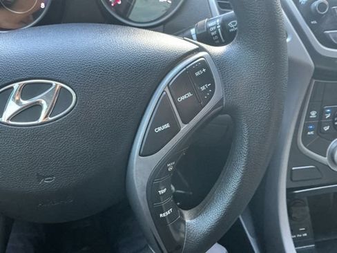 Used 2015 Hyundai Elantra SE FWD image 16