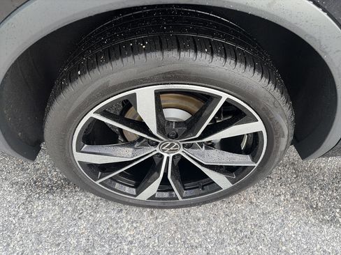 Used 2024 Volkswagen Tiguan SEL R-Line image 14