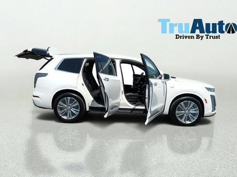 Used 2020 Cadillac XT6 Premium Luxury FWD image 16