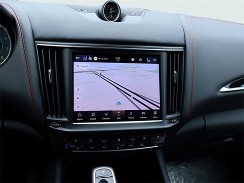 Used 2024 Maserati Levante GT Ultima image 22