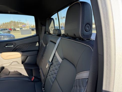 New 2026 GMC Canyon Denali image 6