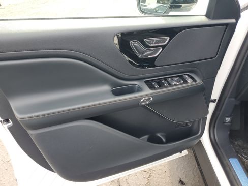 New 2026 Lincoln Aviator AWD image 8