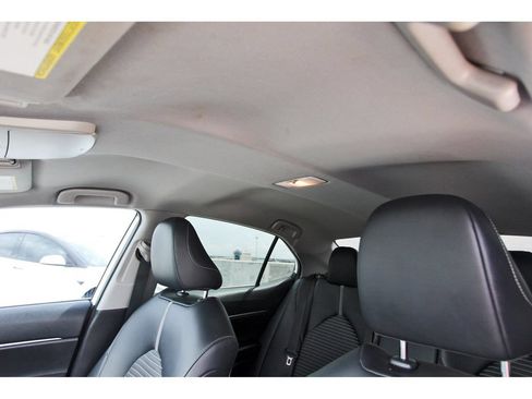 Used 2020 Toyota Camry SE FWD image 27