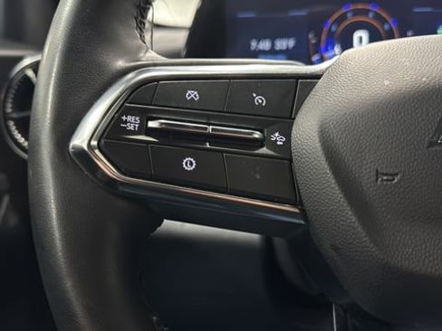 Used 2025 Chevrolet Equinox LT image 19