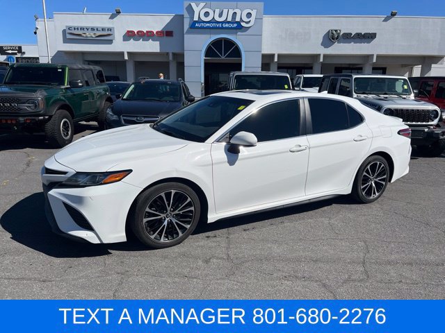 Used 2019 Toyota Camry SE FWD image 1